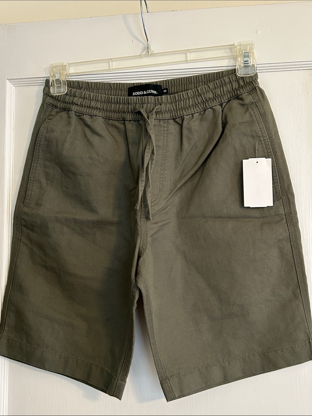 Rodd & Gunn Men's army green NWT Shorts .  Size XS / small.